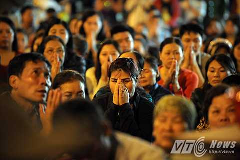 Ngàn người chen chân đến tổ đình Phúc Khánh làm lễ giải hạn đầu năm