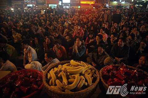 Ngàn người chen chân đến tổ đình Phúc Khánh làm lễ giải hạn đầu năm