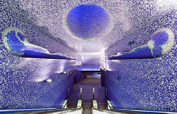 Ga tàu điện ngầm Toledo - Naples, Italia