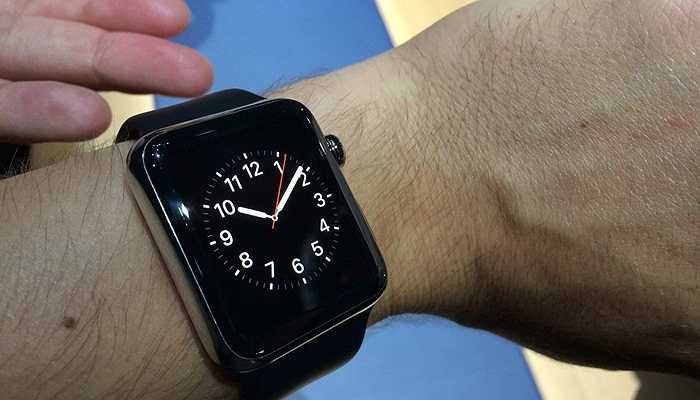 Đầu tiên và quan trọng nhất, Apple Watch là một chiếc đồng hồ đeo tay với chức năng chính là xem giờ. Bạn có thể lựa chọn rất nhiều mặt đồng hồ khác nhau