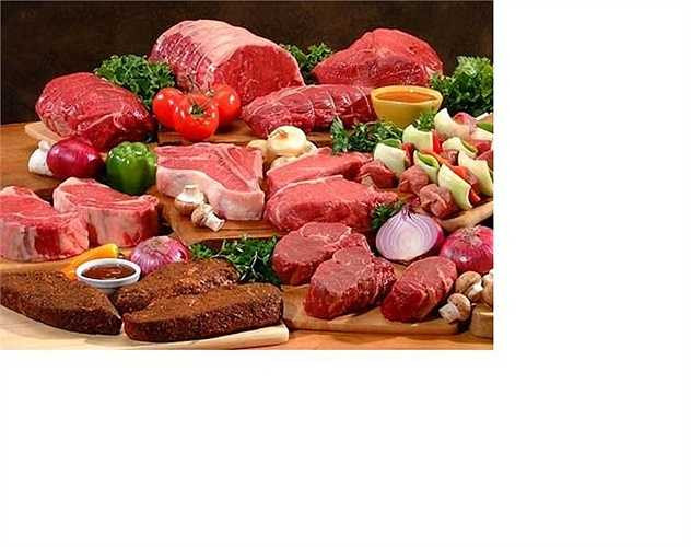 Ăn thịt trắng hạn chế thịt đỏ: Thịt trắng bao gồm thịt gà, vịt đã được bỏ da, đặc biệt là cá có chứa axit béo Omega-3, có tác dụng bảo vệ tim mạch; còn thịt đỏ như thịt bò, cừu, lợn… có nhiều cholesterol và acid béo bão hòa không tốt cho tim mạch.