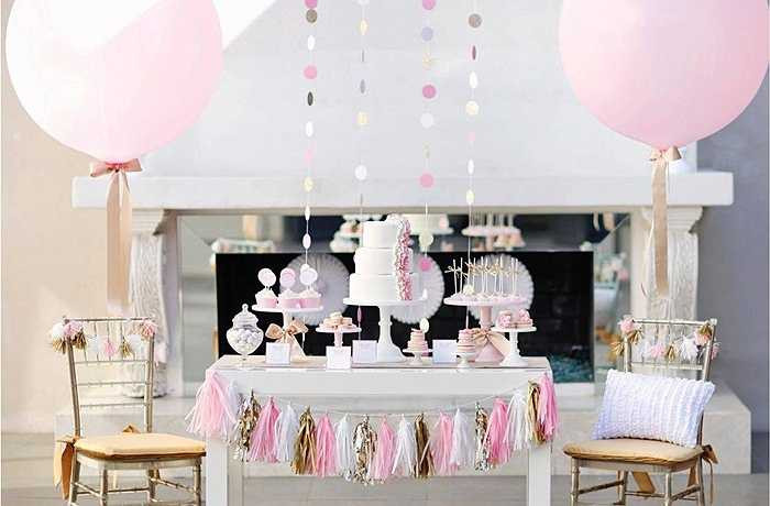 Bóng bay ở khắp mọi nơi; blogs, các hình ảnh trên tạp chí, ảnh hoạt động giải trí và ngay cả trong ảnh tiệc cưới. Liệu bong bóng mang lại niềm hân hoan hay quá phô trương? 