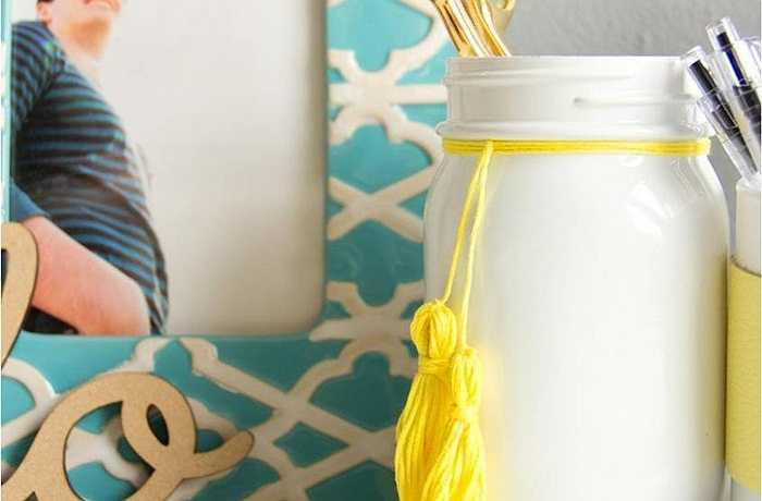 Những nghệ nhân thủ công và những blogger đã biến những chiếc lọ thành những thứ mà bạn chỉ có thể tưởng tượng, từ những chiếc bình thành một lọ đựng đồ sáng tạo trên bàn. Vậy thì những chiếc lọ thủy tinh này là trông khôi hài hay được tận dụng tối đa. 