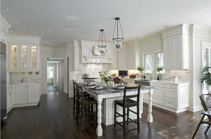 Sắp xếp nhà theo phong cách mở Xu hướng này được xếp hạng cao trên danh sách các tiện nghi phải của những người đang tìm nhà. Liệu ý tưởng mở sẽ đem lại cho ngôi nhà của bạn một sự lôi cuốn và thêm nguồn ánh sáng hay là nó làm bạn cảm thấy lạc lõng giữa không gian? 