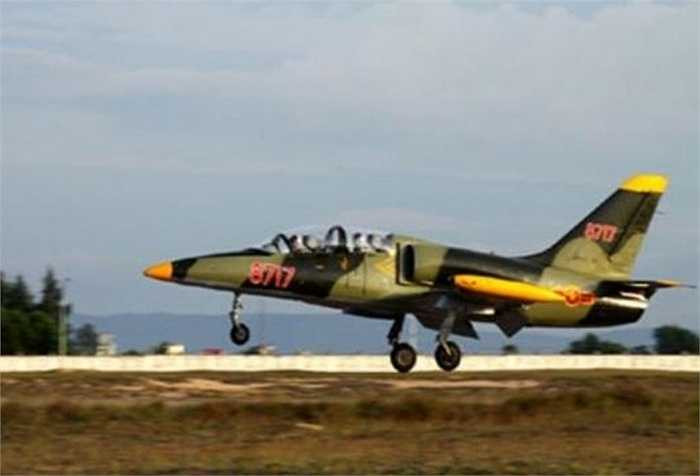 L-59 - tên định danh trước kia là L-39, một bản thiết kế cải tiến, được trang bị động cơ tuốc bin phản lực cánh quạt DV-2, vẫn còn được chế tạo đến tận năm 1999. Bên cạnh là một máy bay huấn luyện thì L-39 còn có khả năng chiến đấu với trang bị vũ khí lên tới 1.290 kg (2.840 lb) trên bốn mấu cứng bên ngoài, gồm: Tên lửa không đối không (K-13), Súng máy 7,62 mm, Bom rơi tự do và bom bầy, Rocket, thùng dầu phụ. 