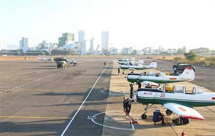 Ngoài máy bay L39, trong vai trò là máy bay huấn luyện, hiện Việt Nam còn có máy bay Iak-52: Hiện nay, toàn bộ máy bay Yak-52 được biên chế trong Trung đoàn Không quân 920 (Trường Sĩ quan Không quân). Tất cả học viên phi công sau này muốn được bước lên những chiếc tiêm kích Su-27/30 hiện đại đều phải trải qua quá trình học tập trên chiếc Yak-52. 