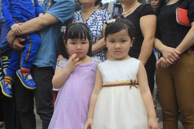 Về nơi đàn ông mặc váy múa 'con đĩ đánh bồng'