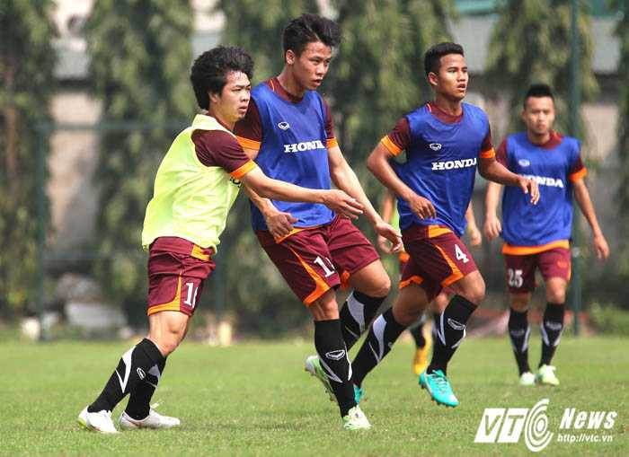 Công Phượng đá ở đâu