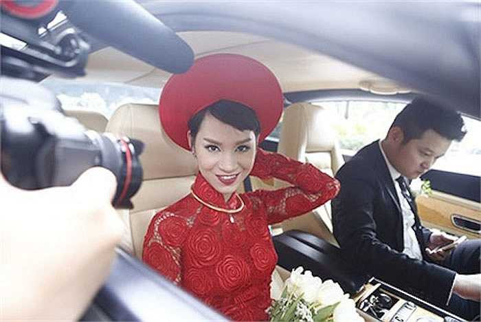 Giữa năm 2014, sau một thời gian yêu nhau, Trà My Idol cũng lên xe hoa về nhà chồng. 