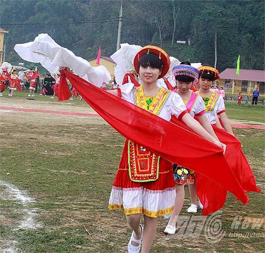 Hôm nay, ngày 3/1/2015, tại thôn Bản Kè B (xã Lăng Can, Lâm Bình), vùng đất xa xôi tận cùng của tỉnh Tuyên Quang diễn ra lễ hội Lồng Tông của người Tày.