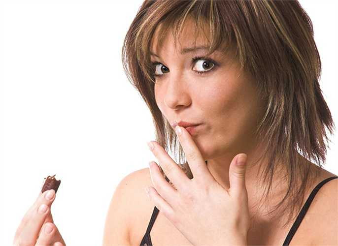 Gây nghiện: Đường là như một loại thuốc, nó kích thích não, khiến bạn dễ gây nghiện, ăn đường làm giải phóng dopamine, dẫn đến cảm giác thèm ăn và gây nghiện.