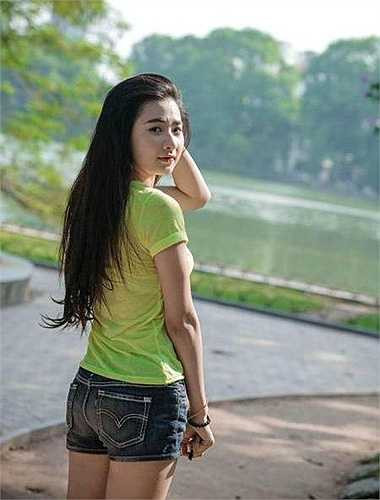 Quan niệm sống của Minh Trang: 'Đừng sống nhanh đến nỗi quên mất rằng bạn đã ở đâu cũng như bạn sẽ đến đâu. Cuộc sống không phải là cuộc đua mà là một chuyến du lịch để thưởng thức từng bước của đường đời'.