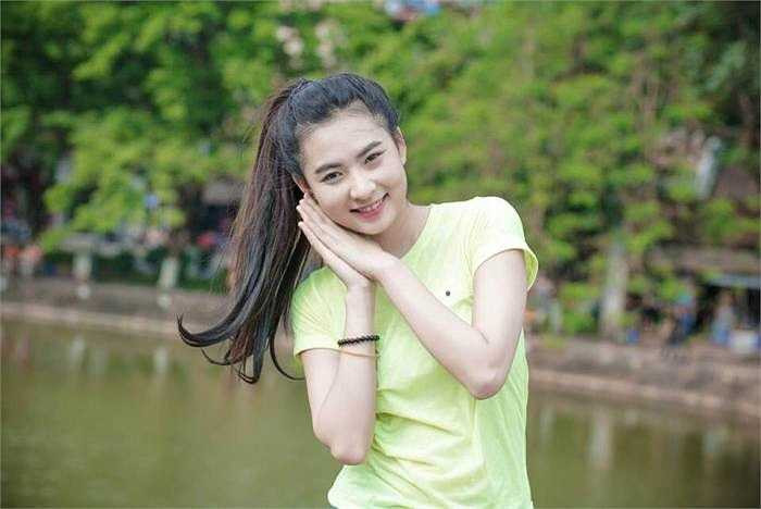 Cô gái xinh đẹp này chia sẻ dự định tương lai: 'Mình sẽ cố gắng hoàn thành tốt học phần của 2 năm học tiếp theo tại trường Đại Học Sân Khấu Điện Ảnh Hà Nội, sau đó sẽ thực hiện mo ước ấp ủ bấy lâu'.