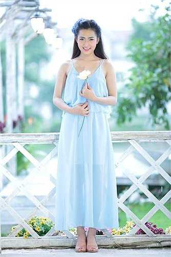 Hot girl Minh Trang chia sẻ về cuộc sống hiện tại: 'Mình thấy rất thoải mái , công việc cũng như học tập đều rất tốt. Đôi lúc có những việc không vui nho nhỏ, nhưng vì luôn có gia đình và những người bạn ở bên nên mọi việc đều nhanh qua thôi'