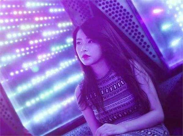 Trong những ngày đầu xuân này mình cô bạn hot girl sẽ đi chùa cầu may và đi du lịch để bắt đầu một năm mới với bao dự định đặt ra.