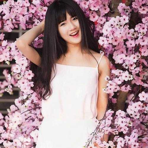 Hot girl 'trà sữa' là cái tên không còn xa lạ với giới trẻ, bởi cô bạn luôn cuốn hút người đối diện ở nét duyên dáng, dễ thương. 