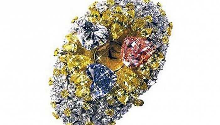 Đồng hồ đeo tay Chopard - 201 carat. 874 viên kim cương lớn nhỏ khác nhau đã được sử dụng để tạo nên chiếc đồng hồ đeo tay siêu sang trọng này.