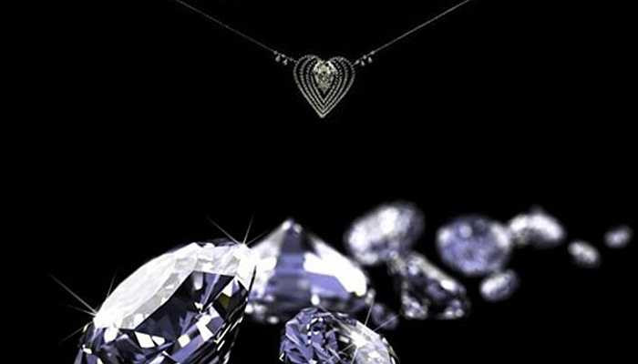 Viên kim cương Bikini - Susan Rosen là người thiết kế viên kim cương độc đáo này và được bán với giá 30 triệu USD 