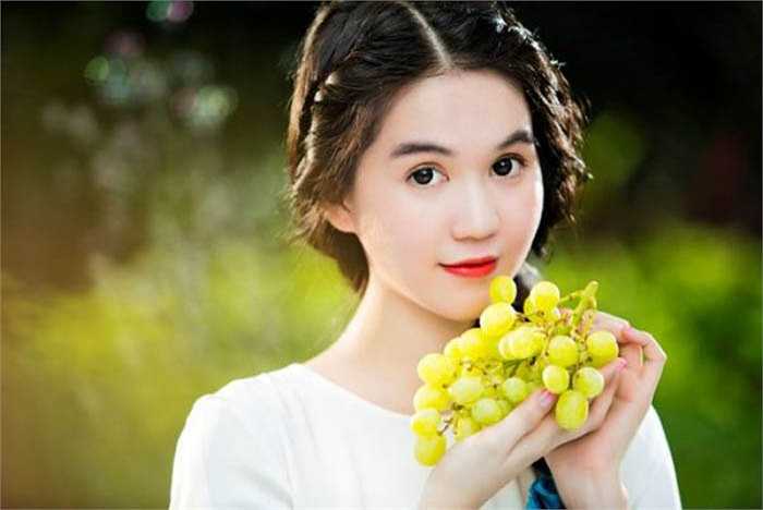 Những yếu tố dựa theo cuộc sống thật của cô sẽ được đưa vào phim bao gồm: thị phi, áp lực mà dư luận gây ra cho một cô gái trẻ ngây thơ, ăn nói bộc tuệch.