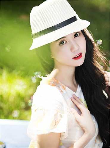 Người sẽ hiện thực hóa ước mơ làm phim của Ngọc Trinh là đạo diễn Cường Ngô. Ngoài các bối cảnh trong nước, phim còn được quay ở nhiều địa điểm nổi tiếng mà Ngọc Trinh từng trải nghiệm trong đời người mẫu như: Paris, New York, Hong Kong... Thời gian ra mắt dự kiến sẽ rơi vào dịp hè 2016.