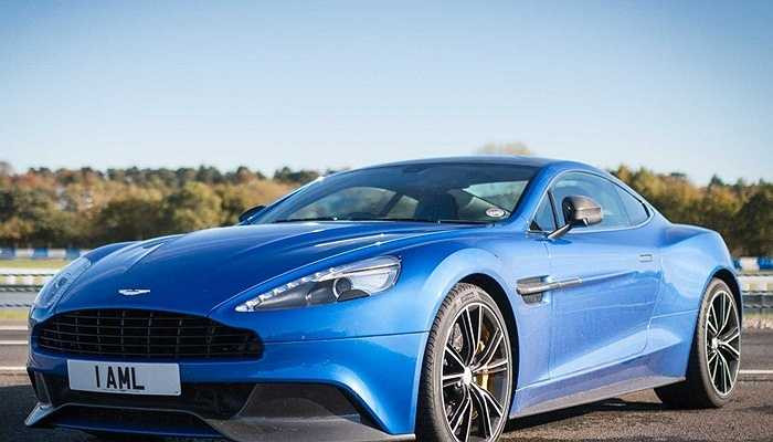 Ive mua một chiếc DB9 khác, tuy nhiên nó gặp phải nhiều lỗi nặng và hãng Aston Martin buộc phải đổi lại cho ông siêu xe Vanquish 