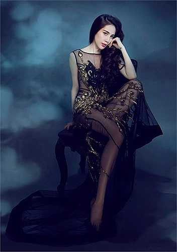 Bên cạnh đó, Thủy Tiên cũng tham gia những vai phụ trong các bộ phim truyền hình lẫn điện ảnh.