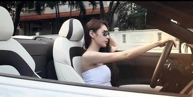 Khi thực hiện MV này, Thủy Tiên vừa mới sinh bé Bánh Gạo chưa được bao lâu.