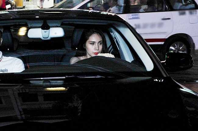 Thủy Tiên lái chiếc Audi của mình đi chấm thi Bước nhảy hoàn vũ.