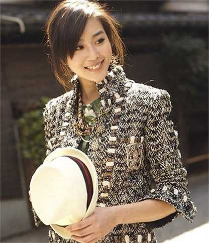 Tuy nhiên, cuộc hôn nhân của cha mẹ Trương Quân Ninh không trọn vẹn, sau khi hai người ly hôn, người đẹp đã theo mẹ nhưng vẫn được bà bồi đắp tình cảm cho sự thiếu thốn người cha.