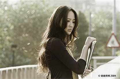 Tuy nhiên, cuối cùng cô không thể chối bỏ tình yêu dành cho nghệ thuật thứ Bảy. Năm 2003, Trương Quân Ninh được chú ý qua bộ phim Chuyến tàu tình yêu. Tên tuổi của cô nổi tiếng khắp xứ Đài sau khi hoàn thành vai diễn chính trong phim The Hospital (2006).