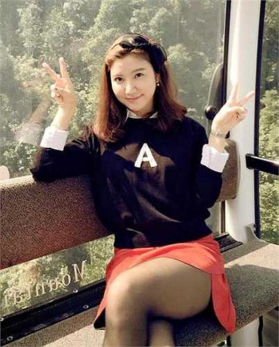 Ngoài ra, cô còn là một diễn viên.