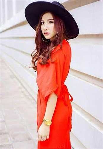 Cô gái xinh đẹp này có sở thích ca hát, nghe nhạc, shopping.