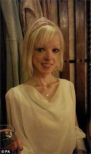 Cô gái trẻ Nina McArthur sống tại Newton Heath, Manchester (Anh) từng mắc chứng biếng ăn do rối loạn tiêu hóa gây ra bởi sự căng thẳng của công việc. 