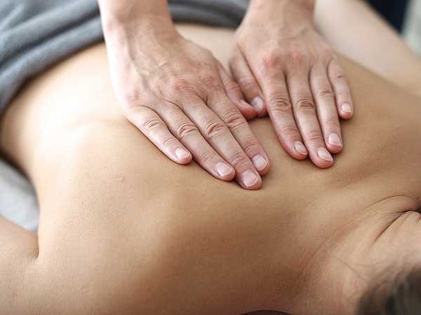 Hai môi, gáy, đầu ngón tay, và gan bàn chân là những vùng nhạy cảm nhất của cơ thể. Các vùng ít nhạy cảm nhất là giữa lưng.