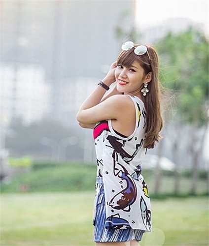 Milan Phạm tên thật là Phạm Trà My, cô gái đến từ Hà Nội, là một hot girl khá nổi tiếng hiện nay. 