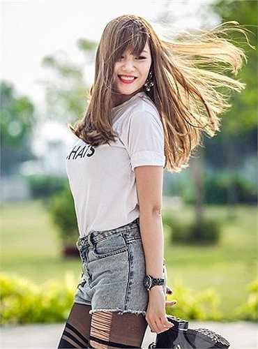 Quan niệm sống của Trà My: 'Cuộc sống rất ngắn ngủi hãy tận hưởng từng ngày, làm những gì mình yêu thích và đừng quan tâm đến người khác nghĩ gì, vì cuộc sống của bạn là của bạn'.