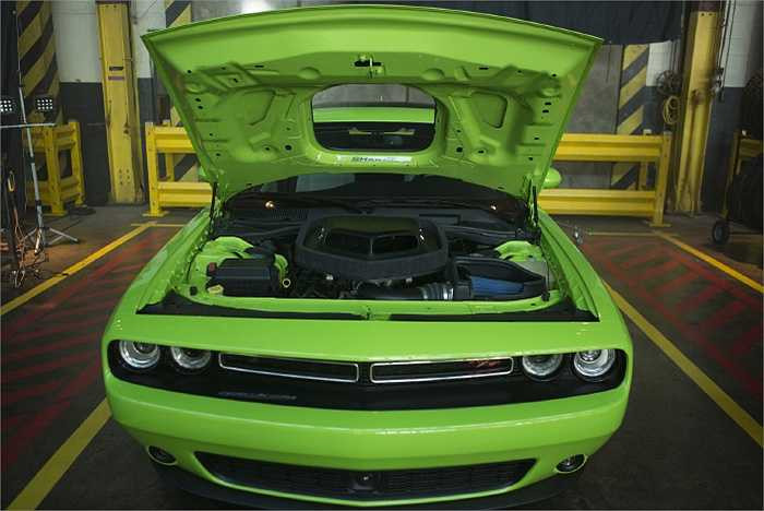 Không chỉ đơn thuần cung cấp hiệu năng dồi dào, việc sử dụng chung loại động cơ khiến việc sửa chữa xe ngay tại hiện trường trở nên thuận tiện hơn nhiều, nhất là khi bạn đang quay một bộ phim hành động với những màn rượt đuổi, cháy nổ liên tục'.