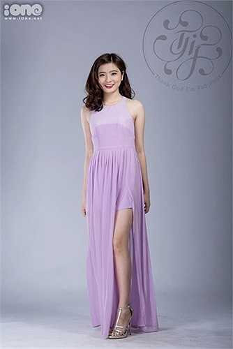 Lê Phan Mỹ Hạnh (sinh năm 1996) hiện đang theo học ngành Truyền thông tại Borough of Manhattan Community College, New York.