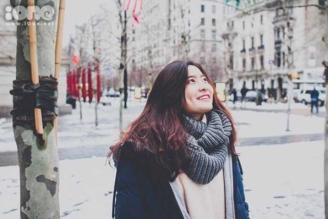 Vừa qua, cô bạn giành ngôi vị Á khôi cuộc thi Miss Việt Nam - New York 2015 bởi gương mặt xinh xắn với nụ cười có lúm đồng tiền xinh yêu.