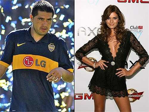 Năm 2007, Riquelme nhẫn tâm rời bỏ cô vợ Anabella và ba đứa con bé bỏng sau 10 năm chung sống để chạy theo siêu mẫu Toscanini.