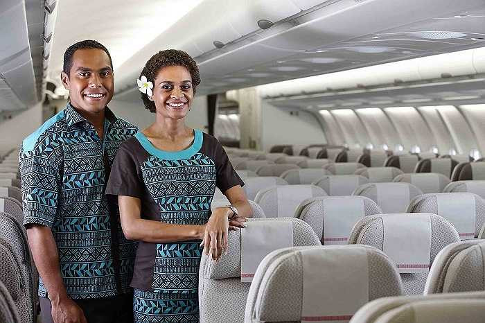 Những bộ đồng phục, thân thiện của hãng hàng không Fiji Airways vẫn mang được nét đẹp truyền thống của quốc đảo Fijji và thể hiện được sự hiện đại và phóng khoáng của người dân tại đây.