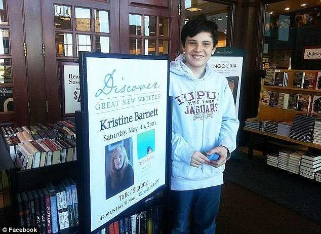 Kể từ khi nhập học trường IUPUI, Jacob đã khiến các giảng viên, bạn bè và gia đình kinh ngạc về trí thông minh phi thường. Cậu còn là gia sư cho một số sinh viên khác ở trường. Jacob trở thành nhà nghiên cứu vật lý lượng tử và có thể đọc thuộc lòng 205 chữ số của số pi ở tuổi 12. Ảnh: Facebook