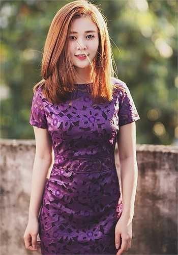 Ribi Sachi được biết đến là một người mẫu ảnh cho nhiều cửa hàng thời trang tại Sài Gòn.