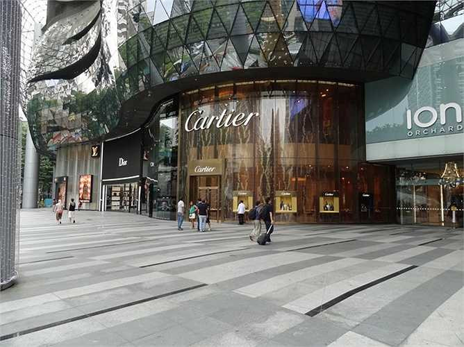 Hầu hết các cửa hàng lớn đều nằm trên đường Orchard và ION Orchard dường như là trung tâm thương mại tuyệt vời nhất 
