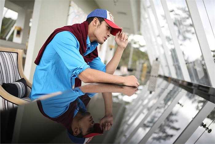 Xuất thân là sinh viên trường đại học Sân khấu Điện ảnh, Vũ Tuấn Việt bất ngờ rẽ ngang khi tham gia cuộc thi Vietnam Next top Model và xuất sắc đoạt giải Á quân. 