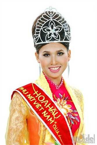 Tại cuộc thi Hoa hậu phụ nữ Việt Nam qua ảnh năm 2006 do Báo Phụ nữ VN – Tạp chí Thế giới Phụ nữ tổ chức, cô giành ngôi Hoa hậu. 