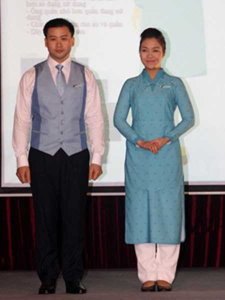 Những tranh cãi xung quanh bộ đồng phục mới của Vietnam Airline