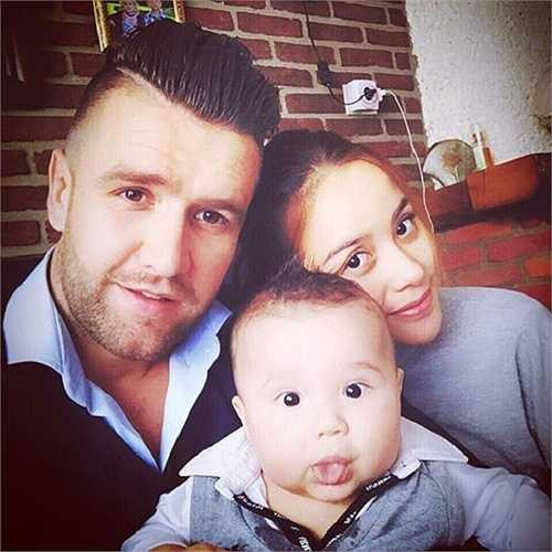 Hiện cả gia đình nhà Van Bakel đã có mặt tại Việt Nam.