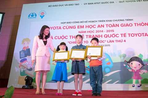 Chiếc ô tô mơ ước của học sinh Việt Nam liên tiếp đạt giải cao