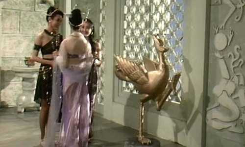 Nữ diễn viên Phó Nghệ Vỹ nhờ vai này cho đến giờ vẫn được coi là biểu tượng gợi cảm và là nàng Đát Kỷ mê hoặc nhất trên màn ảnh.